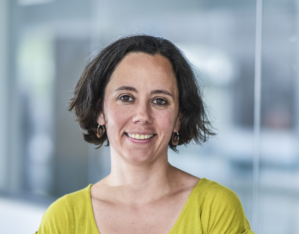 Portrait photo of Tanja in yellow top.