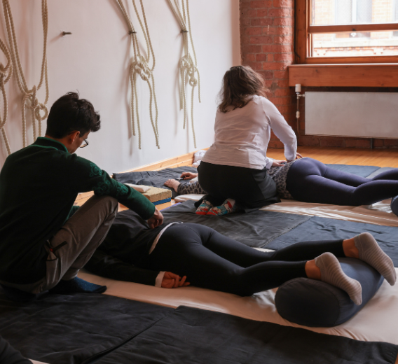 Shiatsu therapy session