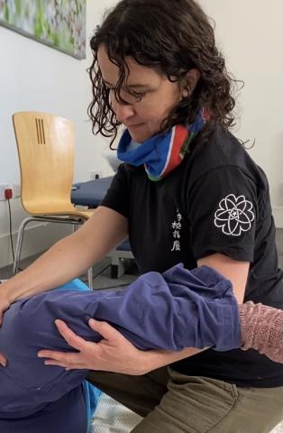 Shiatsu therapy session