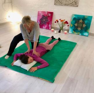 Fiona giving shiatsu to a woman