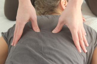 Shiatsu to the Bladder meridian 